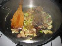 简易的冻豆腐炖白菜做法图解8)