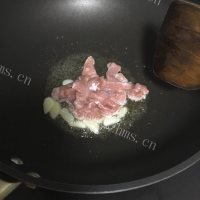 家常菜丝瓜炒肉片做法图解5)