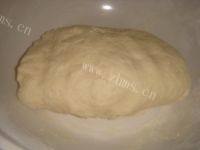 口感不错的羊肉馅饼做法图解3)