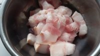 家常菜苦瓜烧五花肉做法图解2)