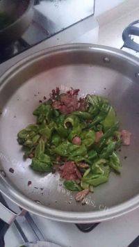 家常菜花菜炒肉做法图解3)