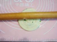 芳香四溢的葱油饼做法图解9)