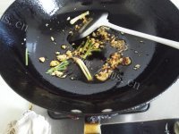好吃的青椒炒双菇做法图解6)