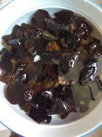 家常菜黑木耳炒肉片做法图解1)