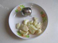 下酒菜蒜香花生做法图解3)