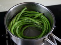 自制猪肉豆角煎饺做法图解3)