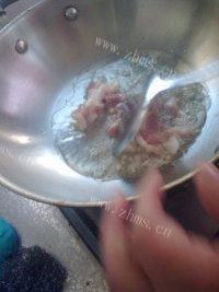 家常菜肉炒芹菜做法图解4)