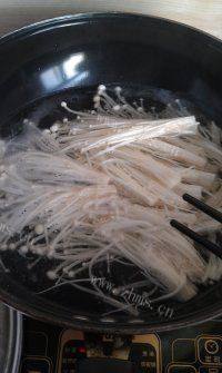 家常菜蒜蓉金针菇做法图解4)