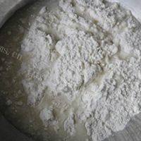 自制紫薯玫瑰花馒头做法图解4)