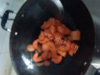 美味的胡萝卜洋葱炒饭做法图解3)