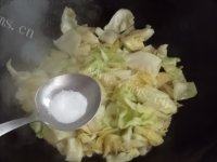 很有食欲的清炒圆白菜做法图解4)
