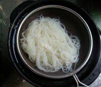 老爸做的芝麻酱拌杂菜做法图解3)