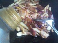 家常菜腊肉炒茄子