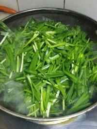 家常菜韭菜炒千张做法图解8)