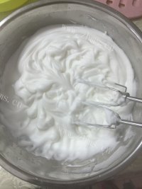 自制炼乳棉花蛋糕做法图解7)
