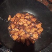 色味俱佳的红烧土豆做法图解3)