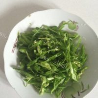 家常菜青椒豆干做法图解2)