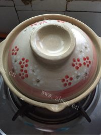 美味的红菌粟米排骨汤做法图解6)