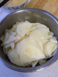 家常菜辣椒炒土豆片做法图解1)