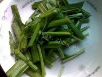 美味的乌鱼炒韭菜做法图解1)