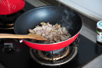 香菇豆豉小炒肉的做法图解三