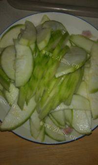 家常菜丝瓜炒肉片做法图解2)