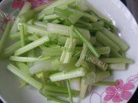 家常菜芹菜豆腐干做法图解4)