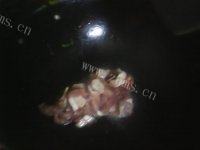 口感好的芹菜炒肉做法图解5)