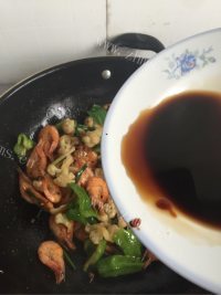 美味营养的炒虾做法图解10)