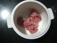 家常菜阿胶炖瘦肉做法图解4)