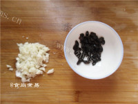 美味的蒜蓉炒三宝做法图解6)