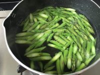 鲜香脆芦笋拌腰果做法图解2)