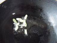 口感极佳的香菇油菜炒面做法图解3)