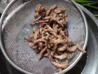 美味的牛肉炒蒜苔做法图解7)