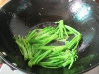 家常菜芥蓝炒牛肉做法图解7)