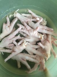 热腾腾的泡凤爪做法图解1)