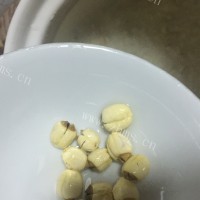 营养薏米百莲粥做法图解8)
