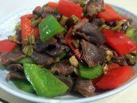 家常菜酸豆角炒鸭胗