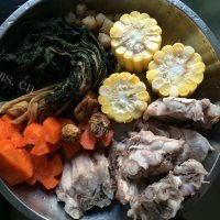 清爽可口的菜干猪骨汤做法图解1)