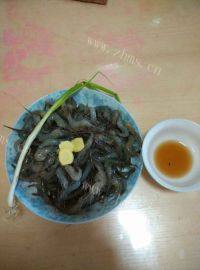 美味的清蒸虾做法图解3)