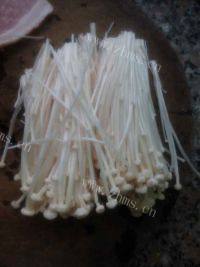 家常菜培根金针菇卷做法图解1)