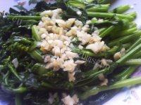 色味俱佳的蒜香菜心