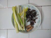 滋补的排骨海带汤做法图解1)