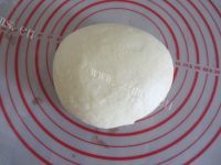 自制花式豆沙面包做法图解3)