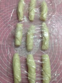唇齿留香的豆沙菊花酥做法图解10)