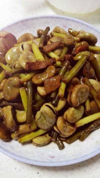 家常菜蒜苗炒蚕豆