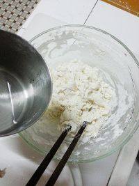 「首发」葱油千层酥饼做法图解2)
