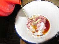 「DIY美食」皮蛋瘦肉粥做法图解5)