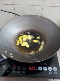 家常菜西芹炒肉丝做法图解3)