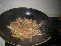 家常猪肝炒茶树菇做法图解8)